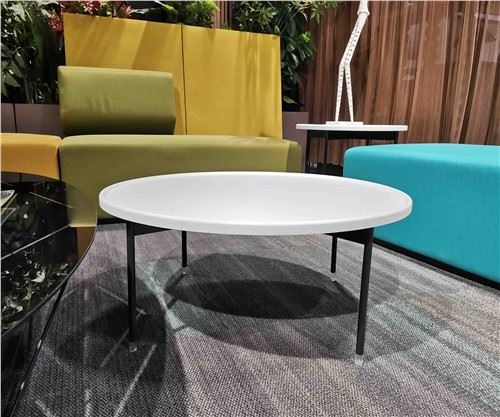 Mesa de centro con patas de acero